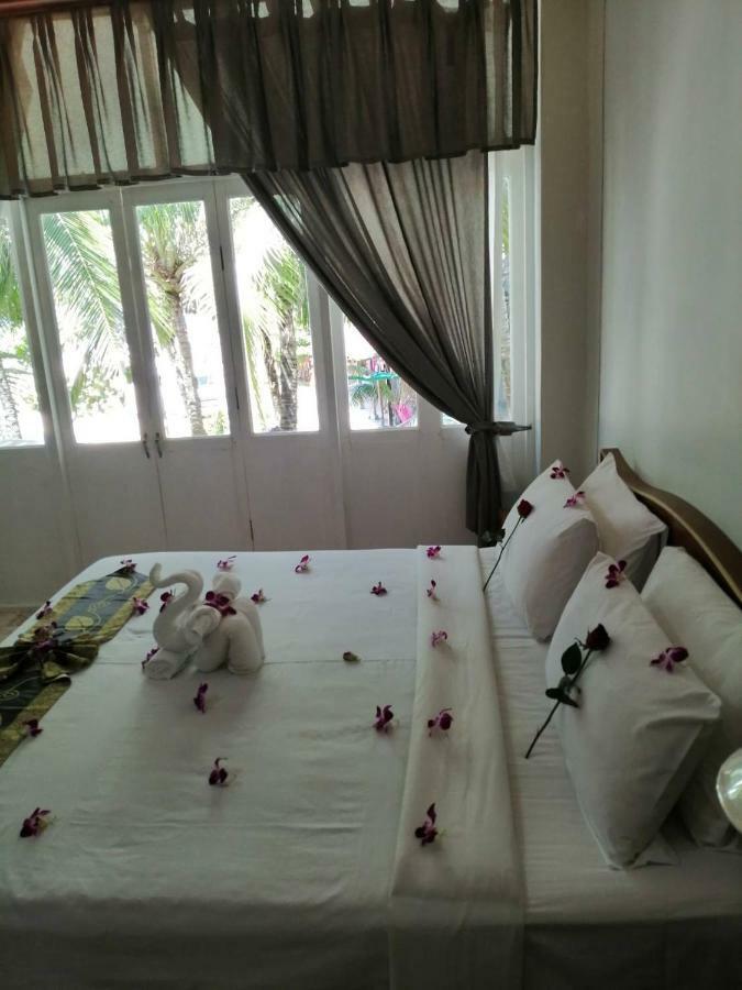 Tony Home And Restaurant Karon Ngoại thất bức ảnh